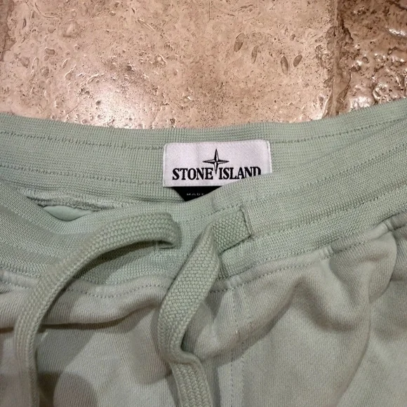Stone Island shorts - Picture 5 of 6